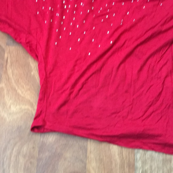 Red asymmetrical shirt - Picture 6 of 12